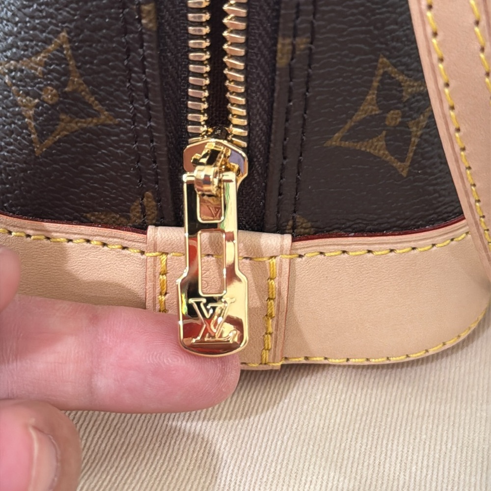 NEW! ALMA BB FROM THE BOUTIQUE! NEW MODEL WITH ADJUSTABLE STRAP! 2025 - Picture 14 of 17